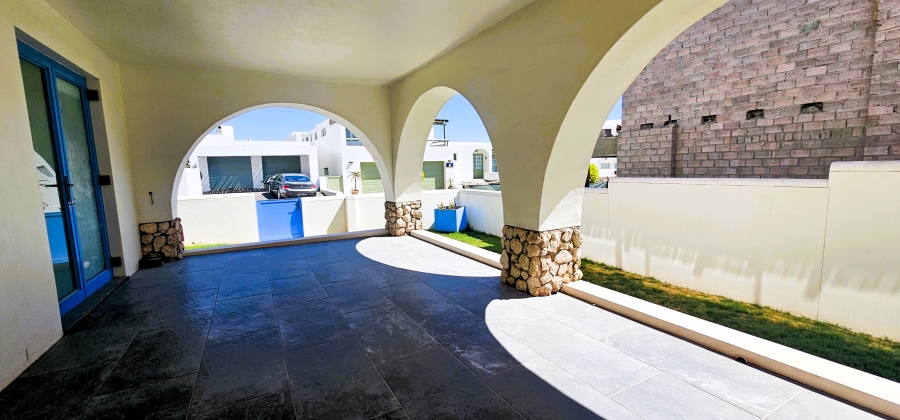 4 Bedroom Property for Sale in Paradise Beach Western Cape